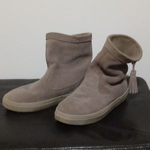 Crocs women's slip on boots with tassels size 8